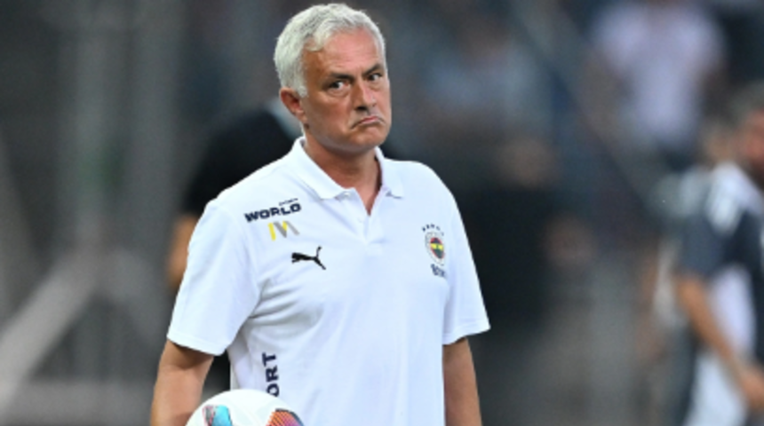 Maçın önüne geçen pozisyon! Jayden Oosterwolde yerde kaldı, Fenerbahçe penaltı bekledi! Mourinho çılgına döndü