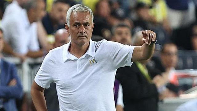 Jose Mourinho 5-0'lık galibiyetin ardından verdi veriştirdi! Maçın hakemi ve VAR için öyle şeyler dedi ki... 