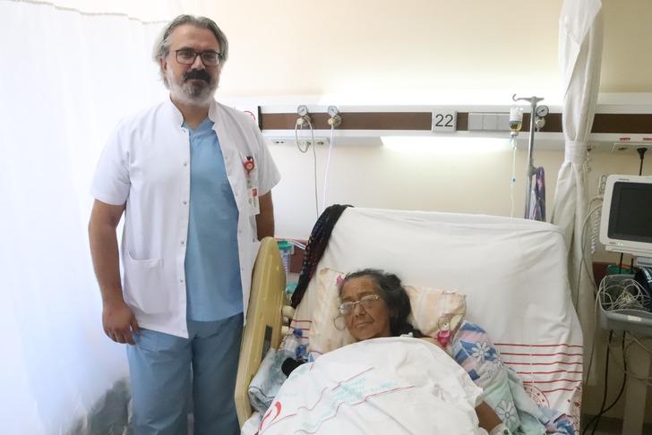 Ameliyattan korkup kaçtı ama... Vücudundan tam 15 kiloluk dev kitle çıktı! G1