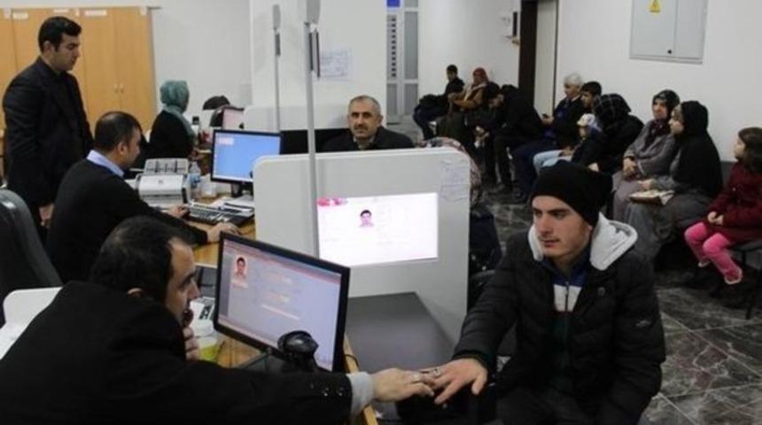 İl&ccedil;eyi karıştırdı! Dedikoduyu duyan koştu