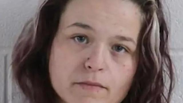 Annesinin cezalandırmak için ellerini ve ayaklarını kelepçelediği 6 yaşındaki küçük çocuk pitbull saldırısına uğradı... Kelepçelerin yasadışı olduğunu bilmiyordum