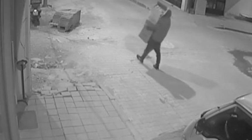 Har&ccedil;lığı az bulan evlat, babasının d&uuml;kkanını soydu