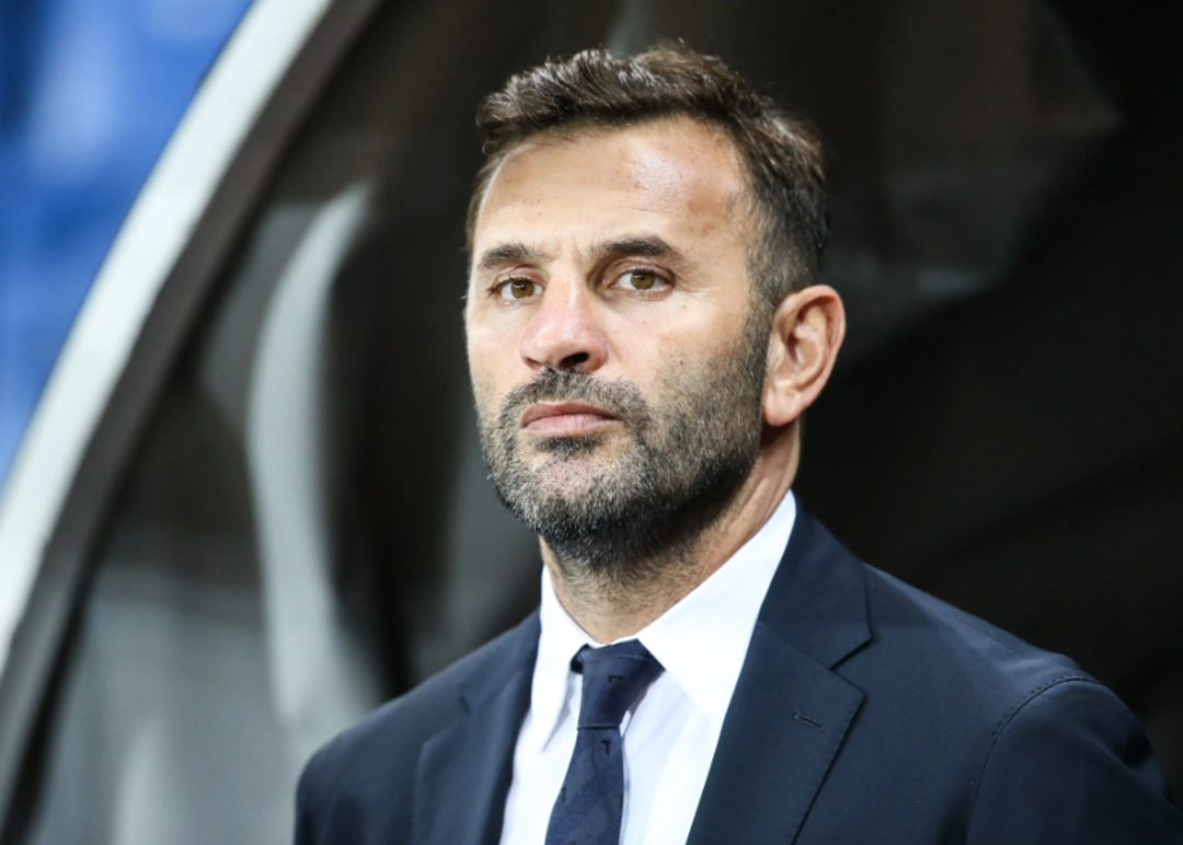 Galatasaray, İsvi&ccedil;re lig sonuncusuna elendi! Sosyal medya hareketlendi, Galatasaray taraftarı Okan Buruk'a &ccedil;ok sert y&uuml;klendi: 'Rezaletin sorumlusu istifa et'