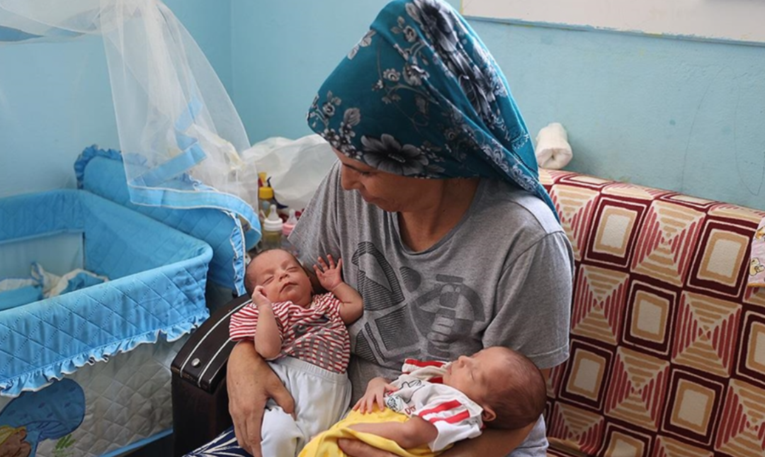 Yine hastaneye yetişemedi! 5 yıl sonra aynı şof&ouml;r&uuml;n kullandığı ambulansta ikizleri doğdu