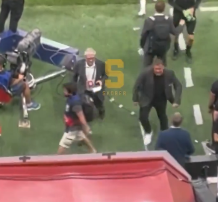 Bunu kimse fark etmemişti! Galatasaray'ı eleyen Young Boys'un hocasından maç sonunda skandal... Tribünlere el hareketi çekti! G3