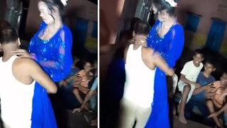 Hindistan'da tuhaf anlar! Kadın kılığına giren bir erkek büyük ilgi gördü... Erkekler etrafını sardı: Bir tanesi kucaklayıp götürdü