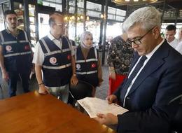 Ticaret Bakanlığı harekete geçti... Servis ücreti alan işletmelere ceza kesti! Son 8 ayda 136 milyondan fazla ceza