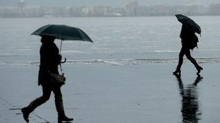 Beklenen yağış başladı! Saat verilmişti... Sadece İstanbul için 'sarı kod' Meteoroloji'nin uyarılarının ardından geldi