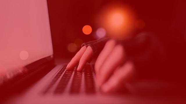 'En korkunç istismar davalarından biri' YouTube fenomeni gibi davranıp genç kızlara şantaj! Kamera karşısında cinsel eylemler... 20 ülkeden yüzlerce kişi var 