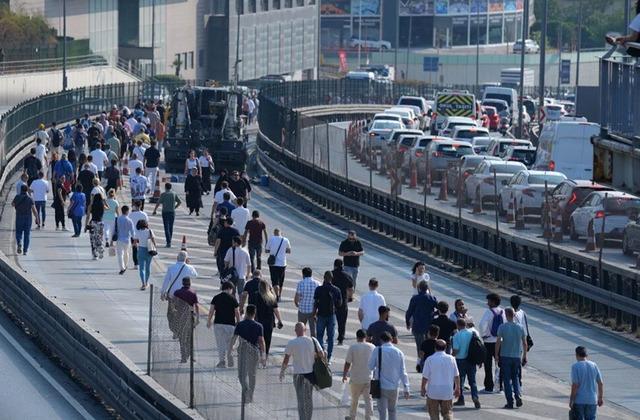 Küçükçekmece'de metrobüs kazası! 1 kişi hayatını kaybetti, 53 kişi yaralandı, ön rapor açıklandı 640xauto