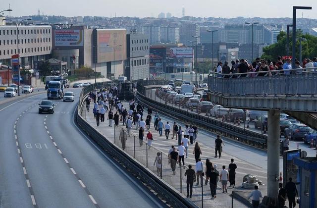 Küçükçekmece'de metrobüs kazası! 1 kişi hayatını kaybetti, 53 kişi yaralandı, ön rapor açıklandı 640xauto