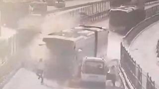 İstanbul'da metrobüs faciası: O anların yeni görüntüleri ortaya çıktı! Son anda araçtan inip kaçmışlar