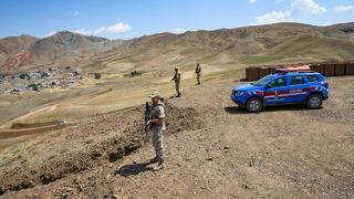 Van'da petrol heyecanı! Çalışmalar başladı, jandarma gece gündüz elde silah nöbet tutuyor