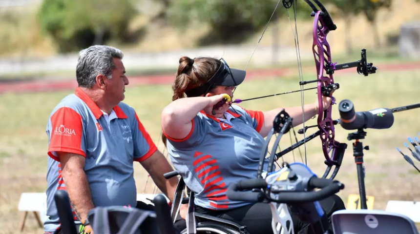 Milli para okçu Öznur Cüre Girdi, Paris'te rekor kırdı!