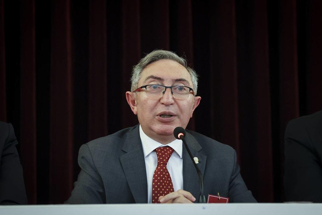 Galatasaray Divan Kurulu nda Enes Batur şaşkınlığı! İsim karışıklığı sonrası kürekte dünya şampiyonu ilan edildi 2