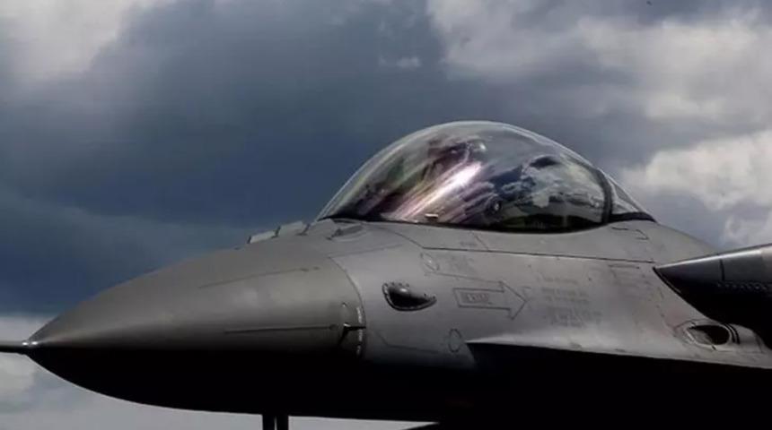 Resmen açıkladılar! Ukrayna'da F-16 savaş uçağı düştü, pilot hayatını kaybetti