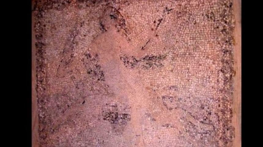 Adana'da &uuml;zerindeki fig&uuml;r suya konulduğunda beliren eser ele ge&ccedil;irildi