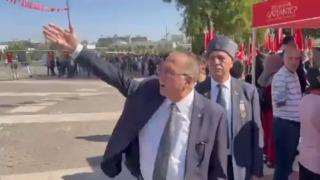 Zafer Bayramı'nda gazileri öfkelendiren görüntü: Atatürk pankartı yerine bu neyin nesi!