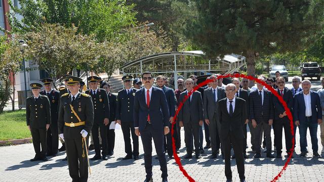 30 Ağustos kutlamasında tartışma yaratan duruş! Şeyh Said'in torunu YRP'li belediye başkanı da törene katılmadı