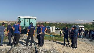 Yük treni faciası bir aileden 3 can aldı! 