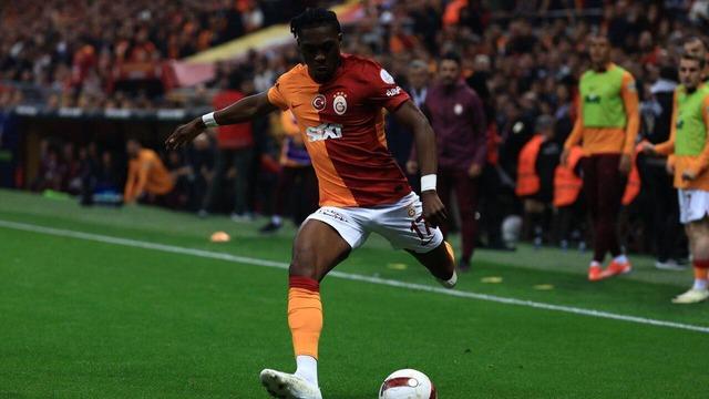 Galatasaray, sol bek oyuncusu Derrick Köhn'ün Alman ekibi Werder Bremen'e kiralandığını Türkiye Futbol Federasyonu'na bildirdi. Galatasaray, KAP yaptığı açıklamada da transferin mali şartlarını duyurdu.  640xauto