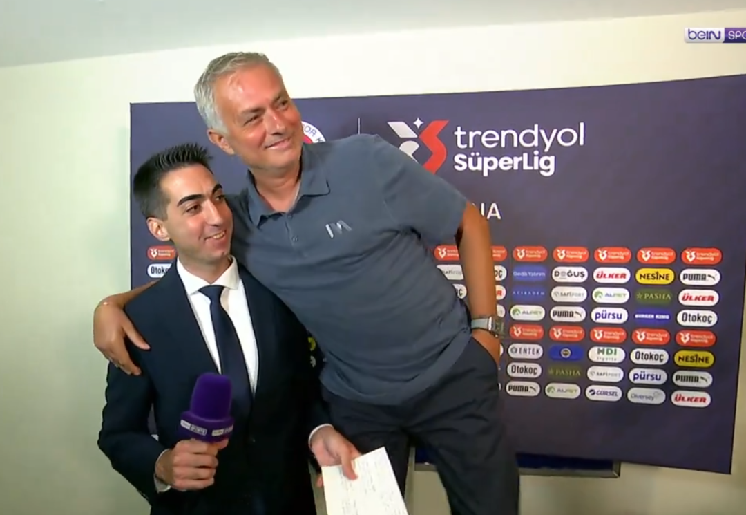 Alanyaspor maçı öncesi röportaja gelen Mourinho, bir anda taburenin üzerine çıktı ve... 1080xauto