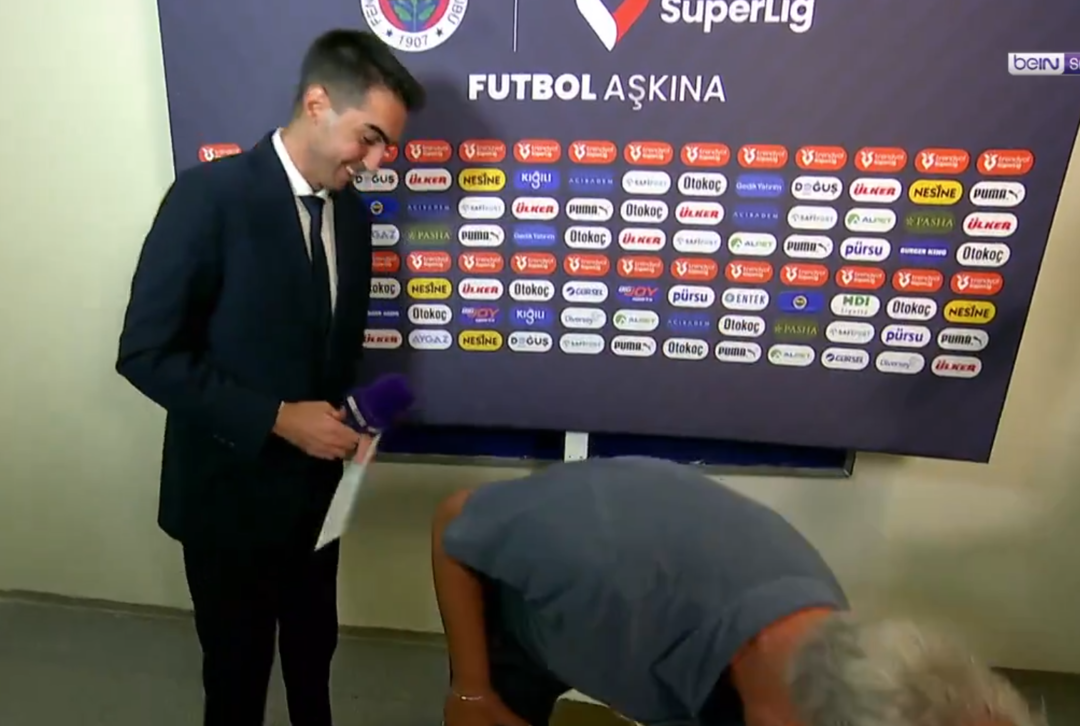 Alanyaspor maçı öncesi röportaja gelen Mourinho, bir anda taburenin üzerine çıktı ve... 1080xauto