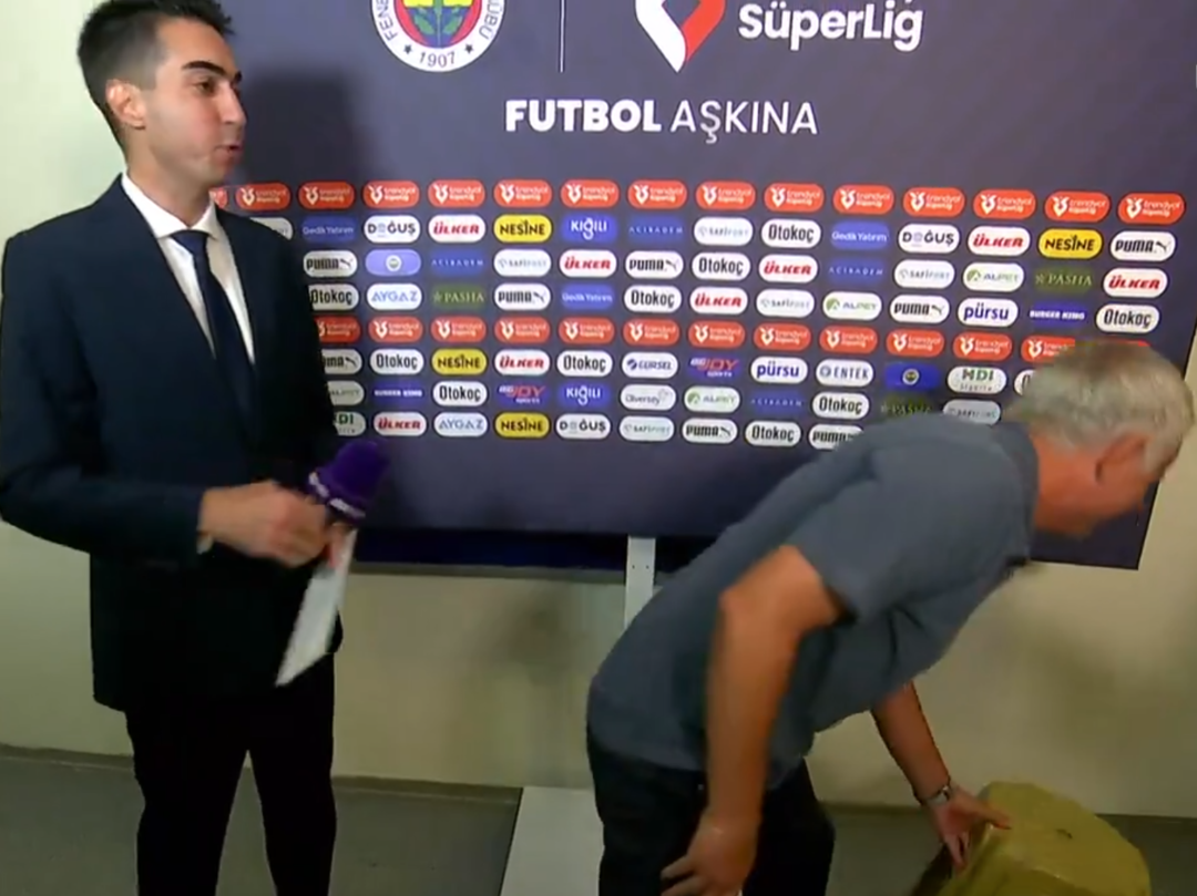 Alanyaspor maçı öncesi röportaja gelen Mourinho, bir anda taburenin üzerine çıktı ve... 1080xauto