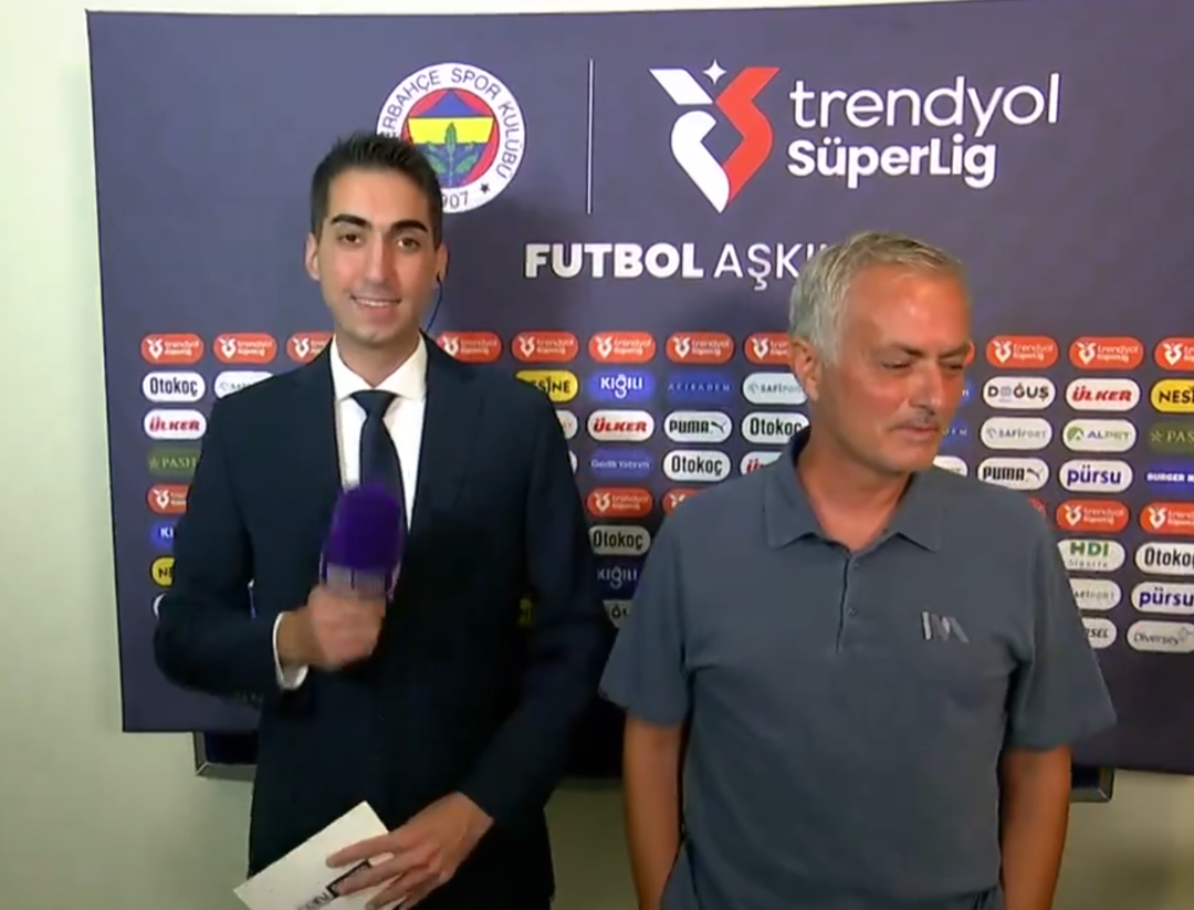 Alanyaspor maçı öncesi röportaja gelen Mourinho, bir anda taburenin üzerine çıktı ve... 1080xauto