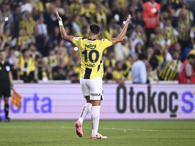 SON DAKİKA: Fenerbahçe Alanyaspor engelini 3 golle geçti! Tadic'in duble yaptığı maçtı, Edin Dzeko bir ilki başardı... 