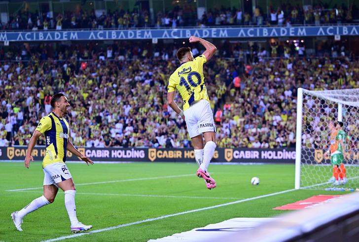 Tadic golünü attı tribünlere Icardi'yi hatırlattı! Galatasaray taraftarından tepki... G4