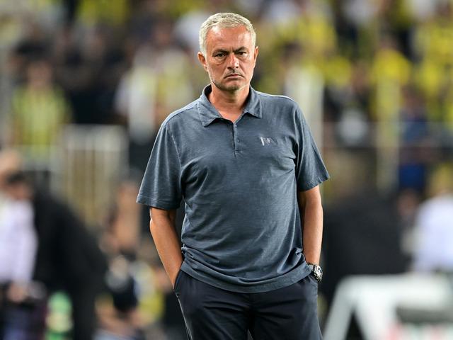 Fenerbahçe'de sakatlık şoku! Djiku kendisini bir anda yere bıraktı, oyuna devam edemedi