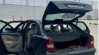 42 tane hayvanı arabaya doldurdu sınır kapısından geçmeye çalıştı