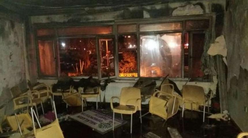 İstanbul Pendik'te HDP il&ccedil;e binasına saldırı