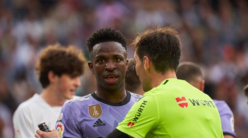 FIFA, ırkçılığa maruz kalan futbolculara oyunu durdurma hakkı verdi