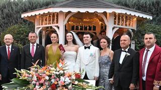Dikkat çeken kare! Özgür Özel ve Kemal Kılıçdaroğlu, birlikte nikah şahidi oldu