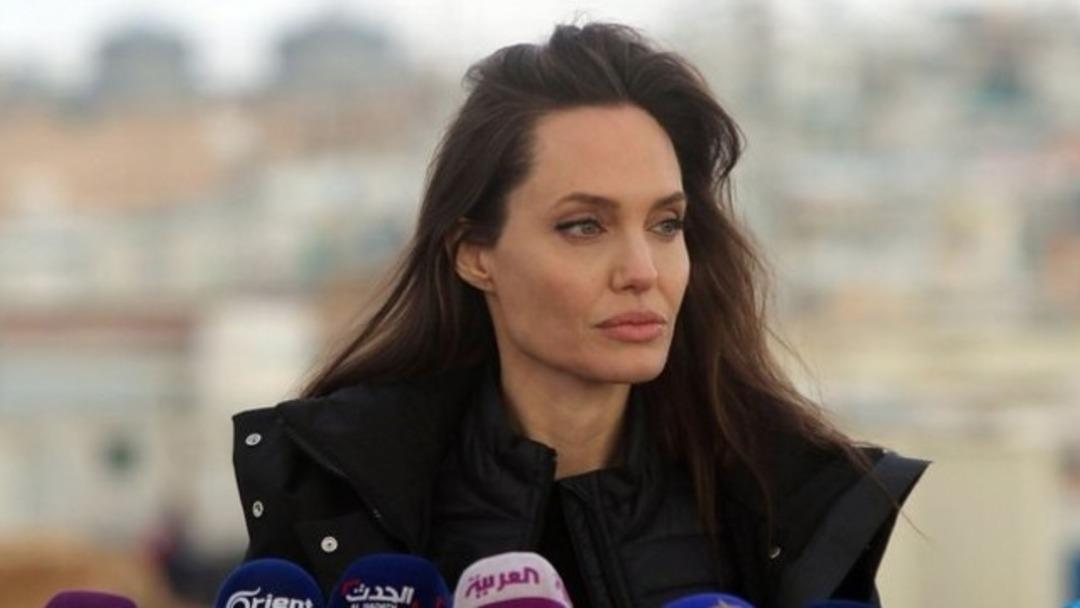Angelina Jolie'den &Uuml;rd&uuml;n'deki m&uuml;lteci kampına ziyaret