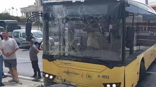 İETT otobüsü kaza yaptı! Yol trafiğe kapatıldı