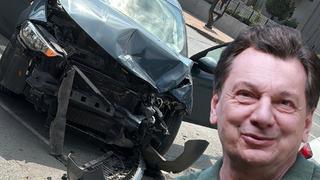 Beyoğlu'nda Vedat Milor'un içinde bulunduğu araç kaza yaptı! Hava yastığı çalışmasa benim için çok daha kötü olabilirdi