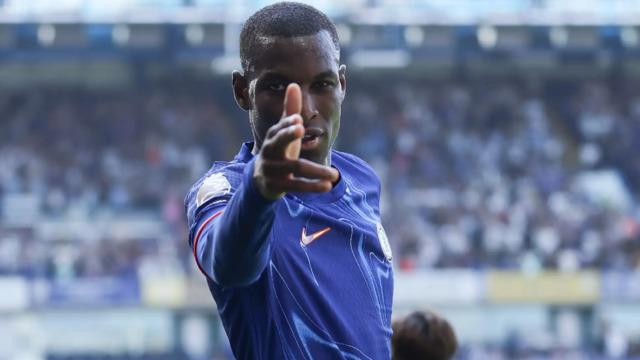 Chelsea'nin dünyaca ünlü santraforu Nicolas Jackson'dan Yusuf Dikeç pozu!