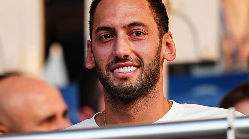 Hakan Çalhanoğlu, Recep Tayip Erdoğan stadı'nda! Eyüpspor - Trabzonspor maçını tribünden izledi