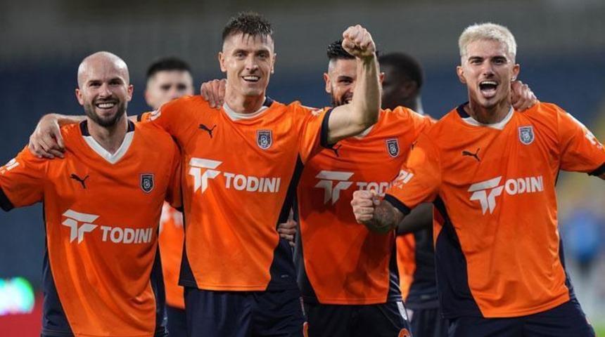 SON DAKİKA: Başakşehir'den muhteşem geri dönüş! Turuncu-Lacivertliler 18 dakikada 4 gol attı Antalyaspor'u 5-2 mağlup etti