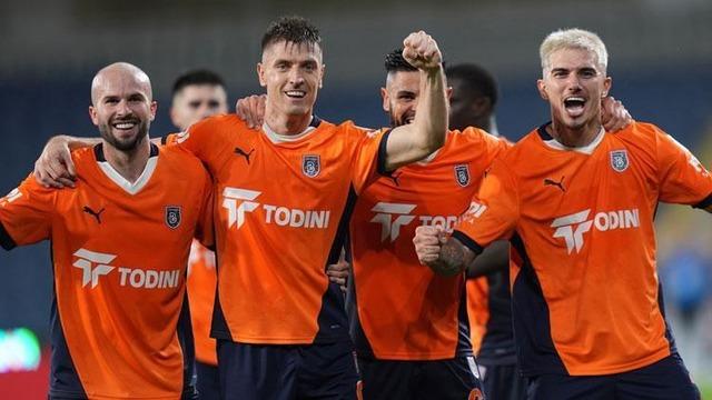 SON DAKİKA: Başakşehir'den muhteşem geri dönüş! Turuncu-Lacivertliler 18 dakikada 4 gol attı Antalyaspor'u 5-2 mağlup etti