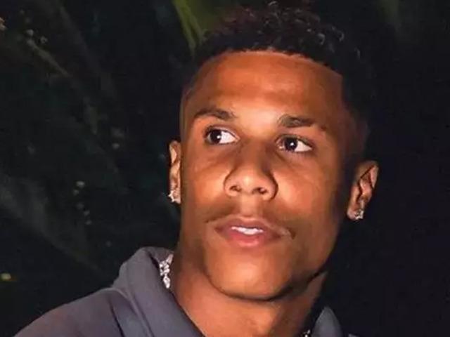 Galatasaray, uzun süredir beklediği sol bek transferinde mutlu sona ulaştı! Ismail Jakobs, İstanbul’a geldi