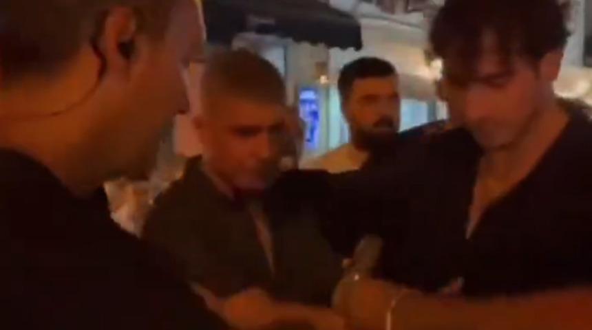 Özcan Deniz'in korumaları sokak ortasında yürüyen kadınları itti! Tepki çeken görüntüler