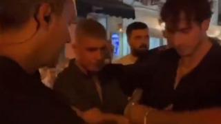 Özcan Deniz'in korumaları sokak ortasında yürüyen kadınları itti! Tepki çeken görüntüler