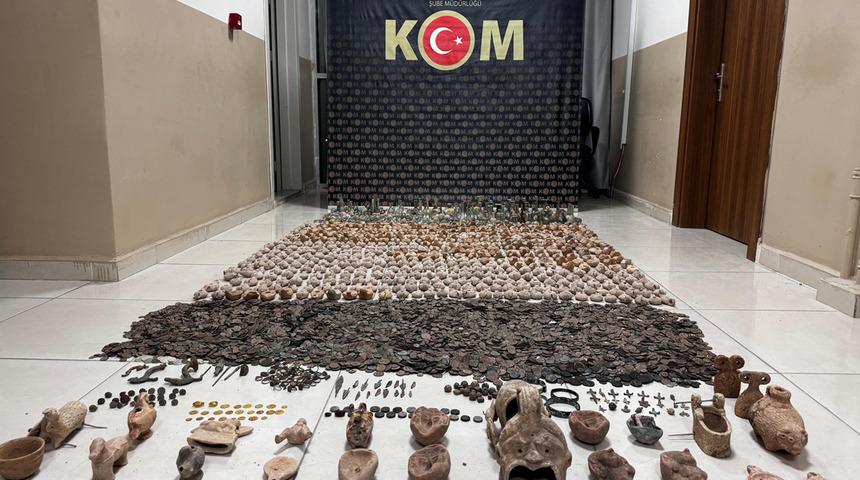 Eve baskın yapıldı! Tam 15 bin 301 tane çıktı