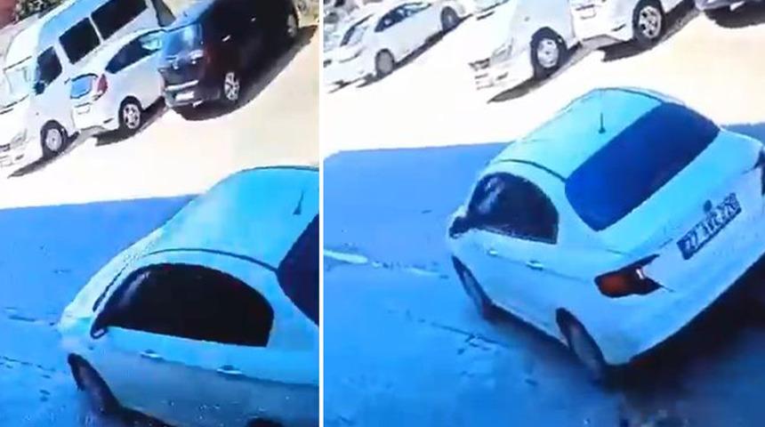 Köpeğe çarptı, üzerinden geçti! Dehşet anları güvenlik kamerasına yansıdı