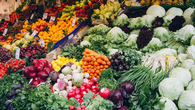Her şey ateş pahası olunca vatandaş dertlendi esnaf çareyi böyle buldu! İlginç taktik