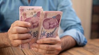 Emekli maaşı alıp, çalışanlar dikkat! Bankalar binlerce kağıdın arasında saklayarak veriyordu: Yargıtay'dan emekli aylığına haciz kararı...